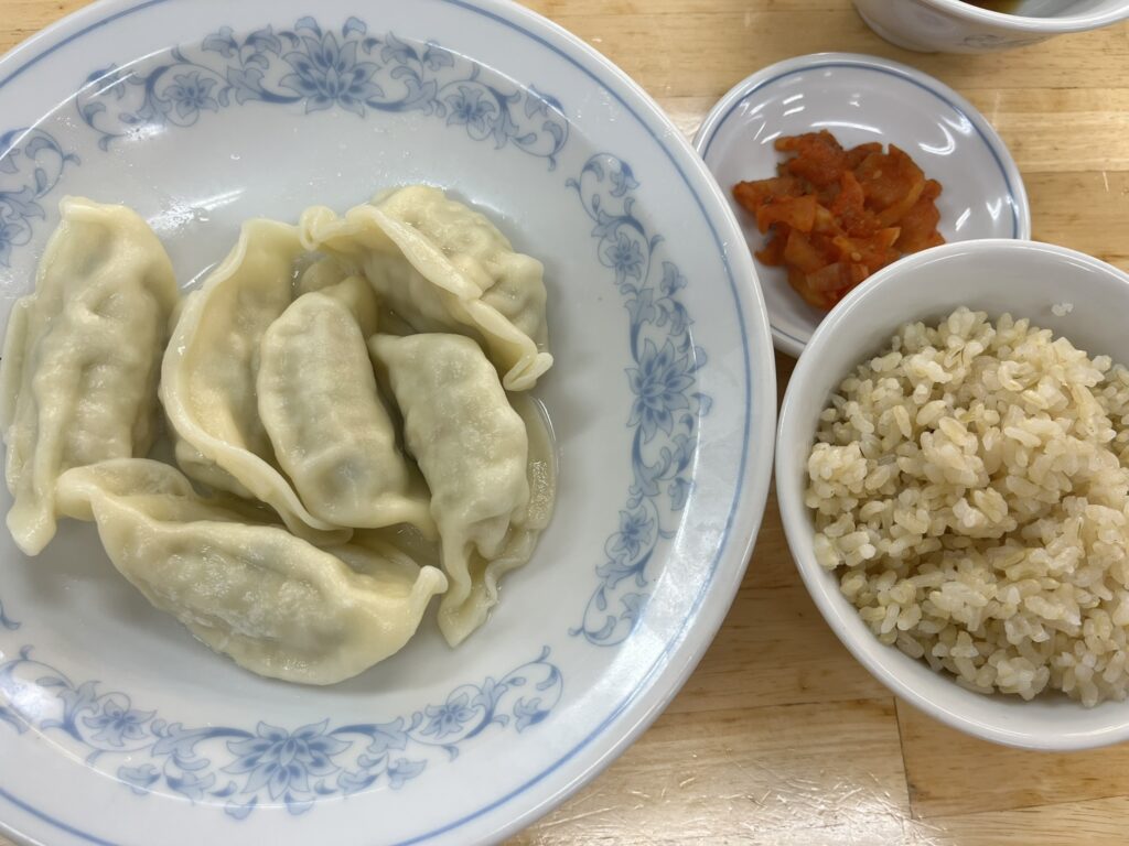 ぎょうざの満州玄米と水餃子